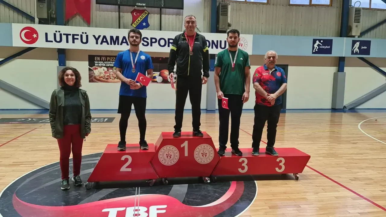 Cumhuriyet Bayramı Turnuvası'nda tam 89 masa tenisçisi mücadele etti