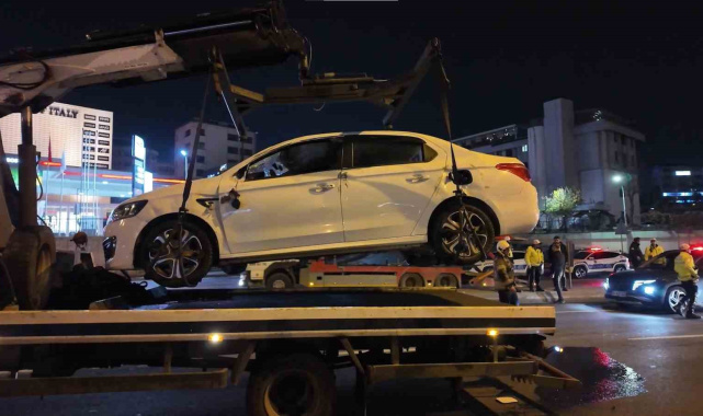 D-100'de makas atan otomobil takla attı