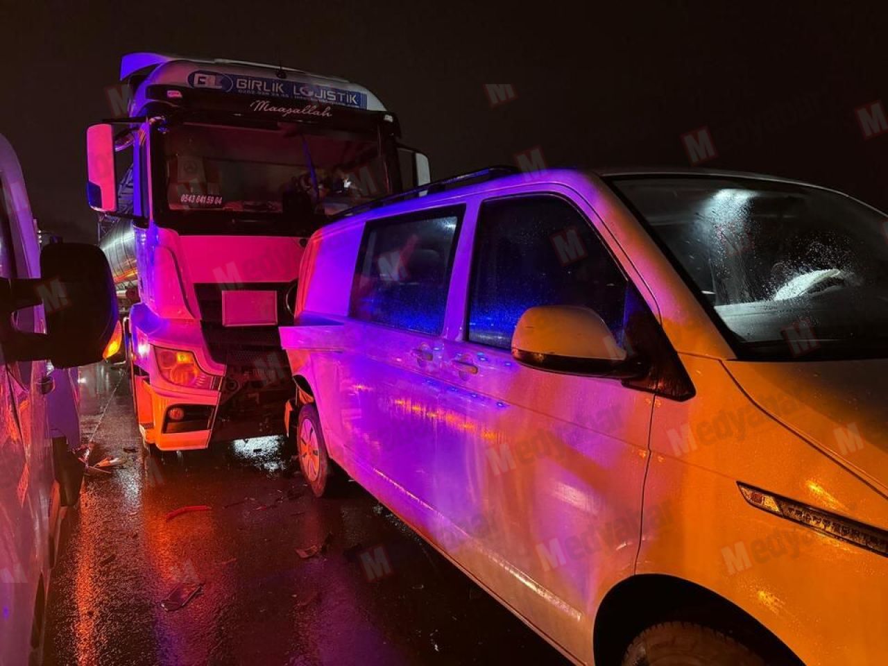 D-650'de zincirleme kaza! 12 kişi yaralandı