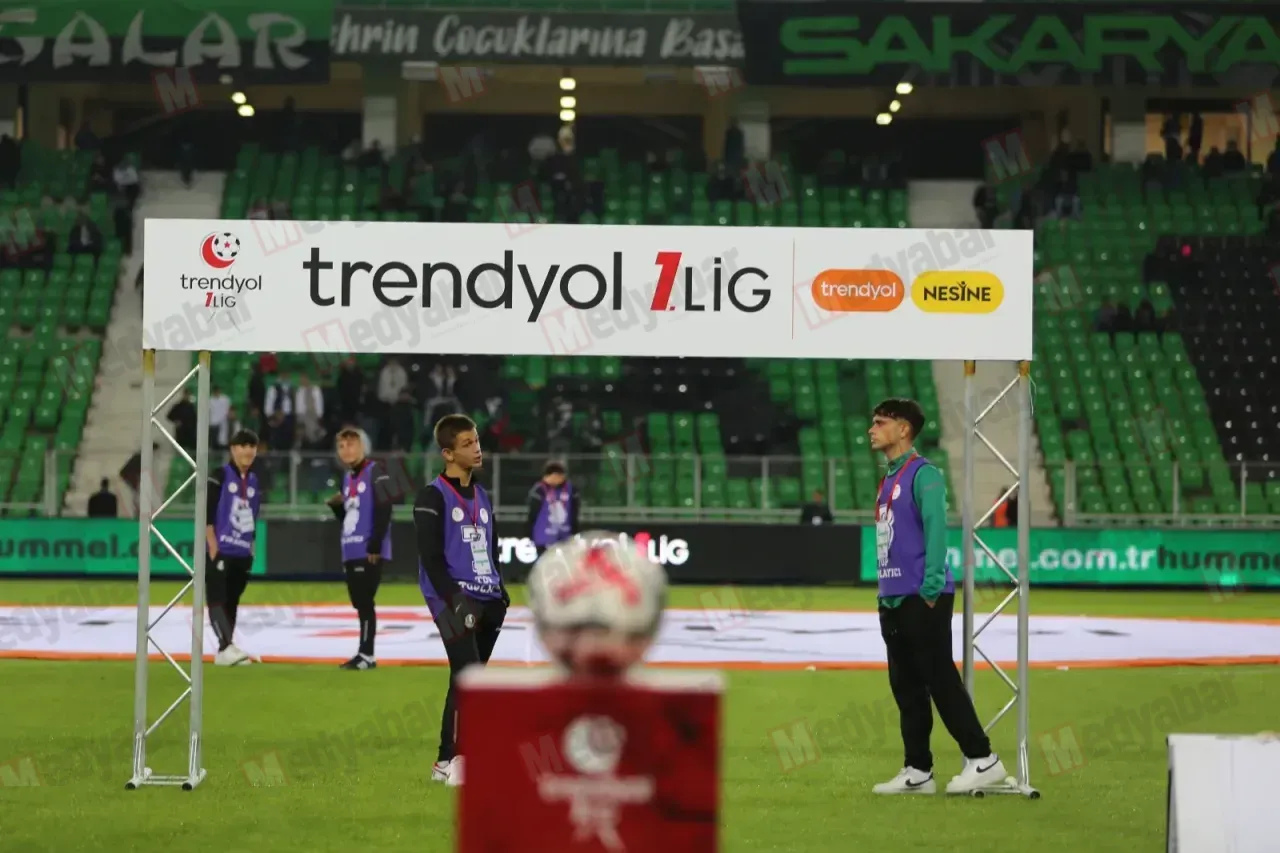 Daha yeni başlıyoruz Sakarya umut verdi! Sakaryaspor 1-1 Bandırmaspor