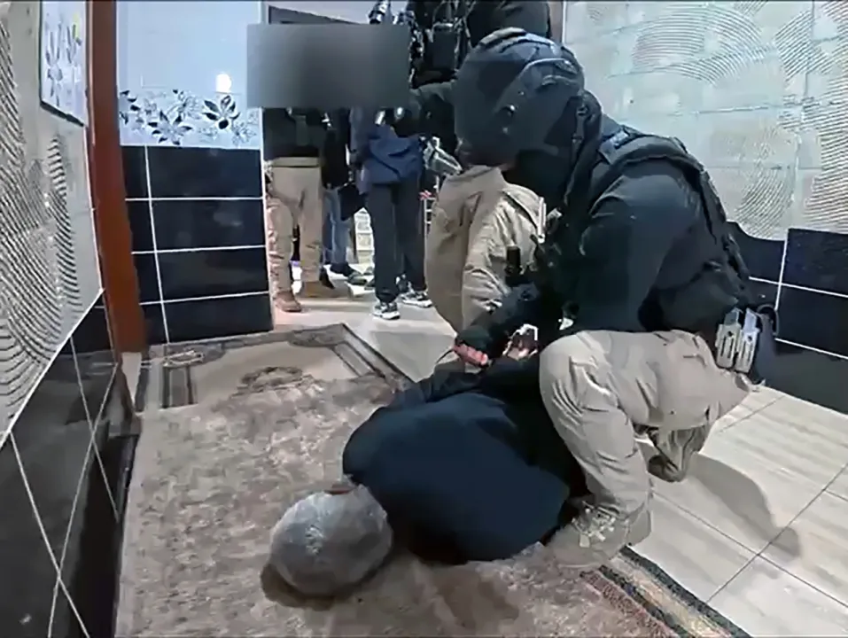 DEAŞ adına esnaftan para toplayan, vermeyeni darbeden 19 şüpheli yakalandı