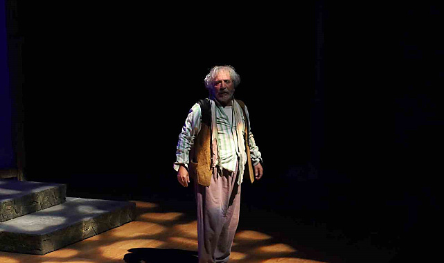 "Deli İbram Divanı" oyunu yoğun ilgiyle sahnelendi