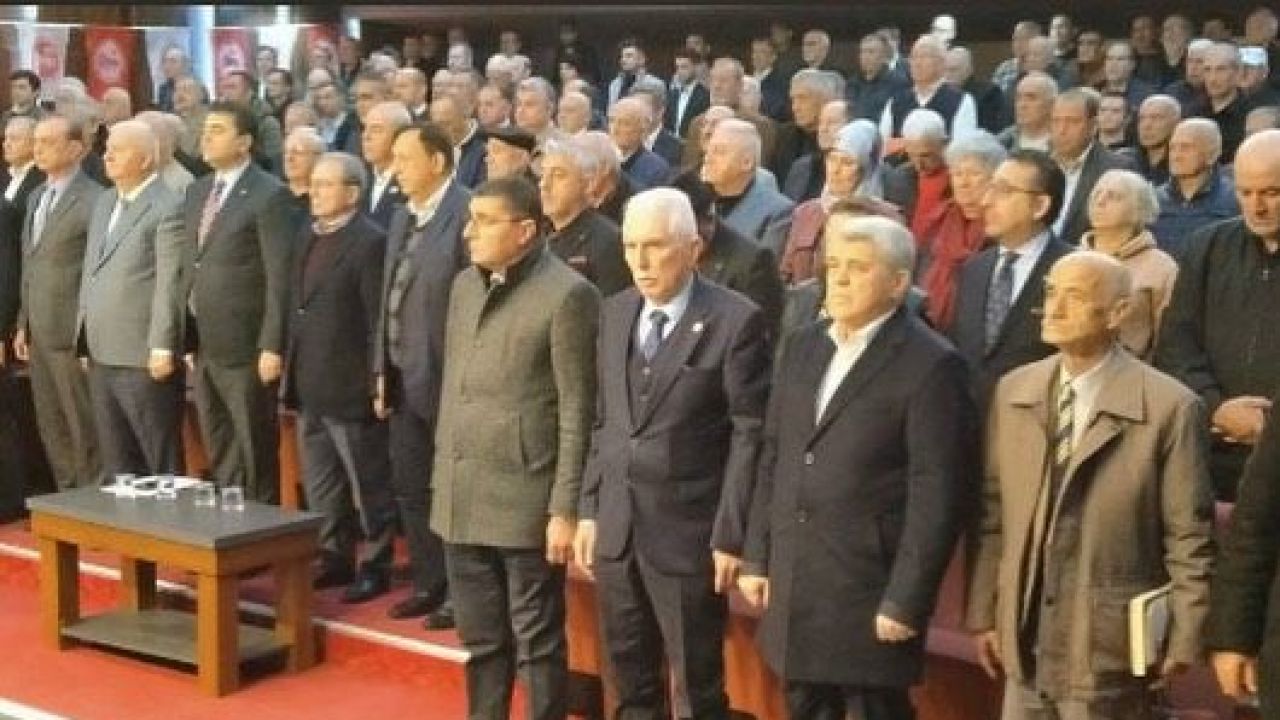 Demokrat Parti'nin Sakarya'daki yeni yönetim kurulu belli oldu! Şehir siyasetinin eski yüzleri yine sahnede...