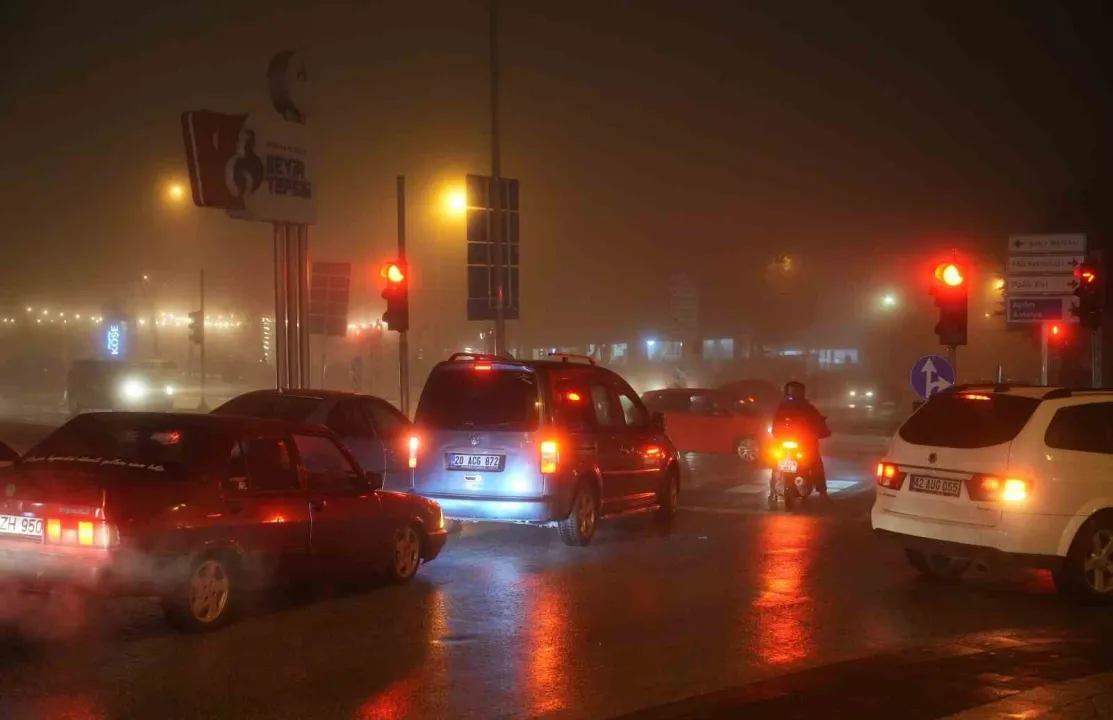 Denizli’de yoğun sis yaşamı zorlaştırdı