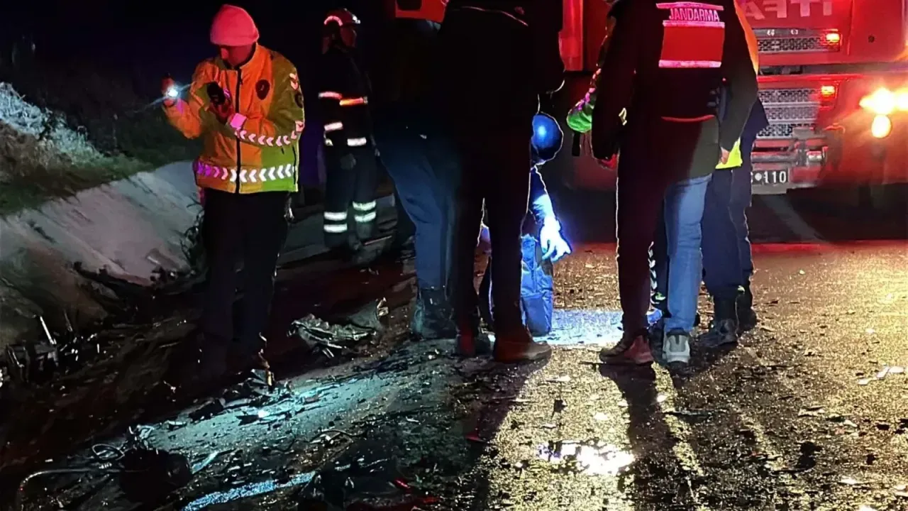 Dur ihtarına uymadı: Katliam gibi kazada 5 kişi hayatını kaybetti