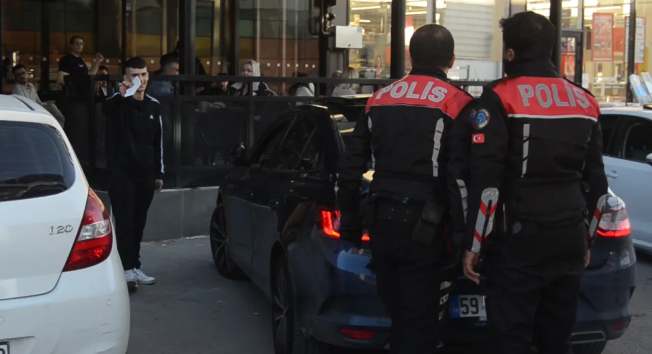 'Dur' ihtarından kaçan sürücü kafede yakalandı