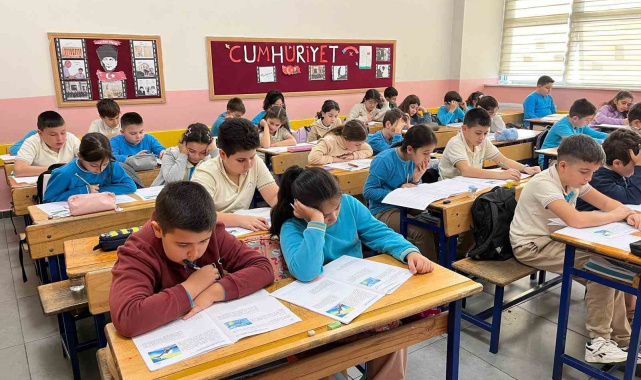 Düzce'de 4. sınıf öğrencilerine "okuduğunu anlama" takibi