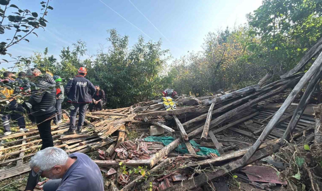 Düzce'de ahşap yapı çöktü: 1 ölü
