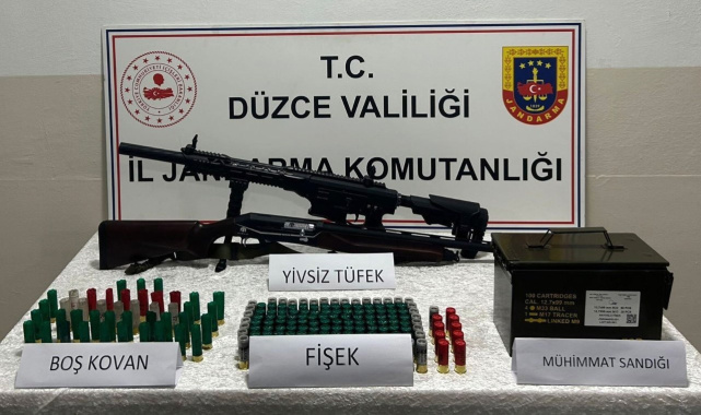 Düzce'de evinin bahçesinde havaya ateş eden 2 kişi yakalandı