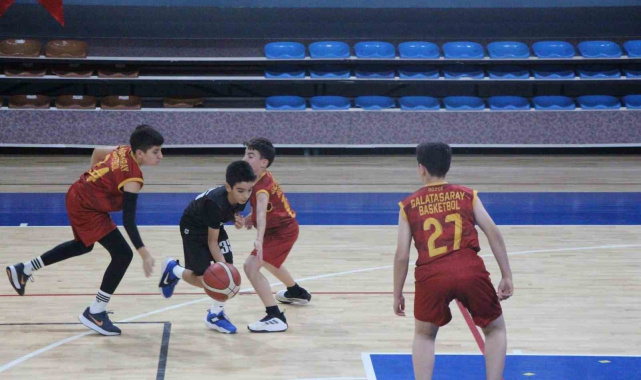 Düzce'de U-14 erkekler basketbol yerel lig heyecanı başladı