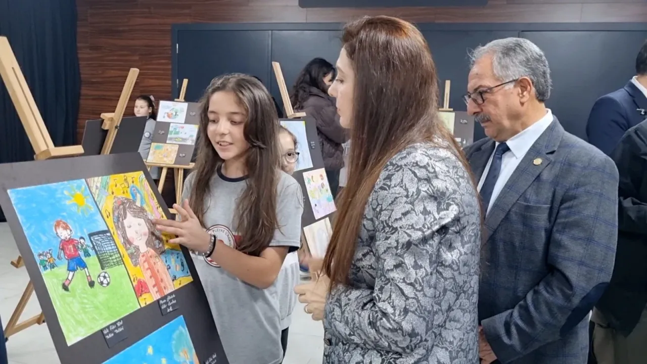 Edirne'de ilkokul öğrencilerinin resim sergisi sanatseverlerle buluştu