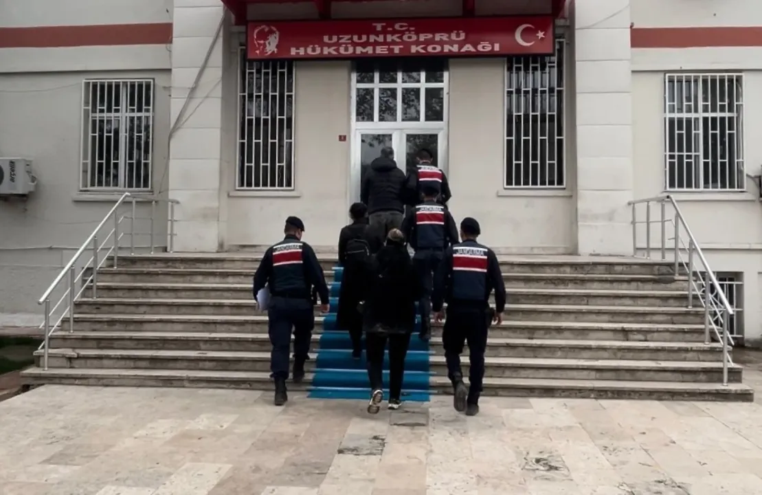 Edirne'de yurt dışına kaçma hazırlığındaki 3 FETÖ üyesi tutuklandı