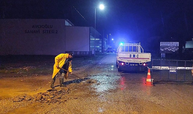 Edremit Belediyesi yağışlara karşı 7/24 çalışıyor