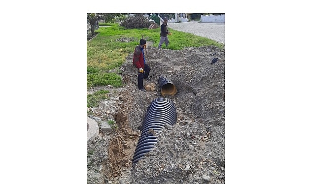 Edremit’te yağışlara karşı önlem: Narlı’da yağmur suyu hattı çalışmaları