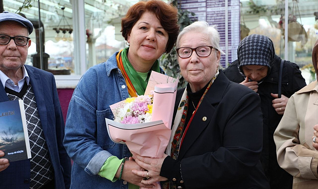 Emekli öğretmen ilkokul öğrencileriyle 50 yıl sonra ilk kez buluştu
