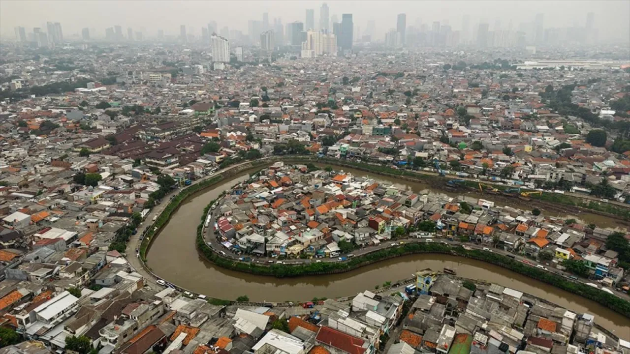 Endonezya'nın 42 milyon nüfuslu başkenti Cakarta, dünyanın en kalabalık şehri oldu