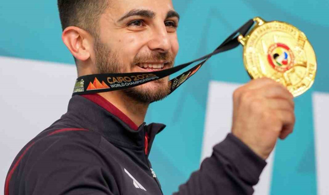 Eray Şamdan, Dünya Karate Şampiyonası'nda altın madalya kazandı
