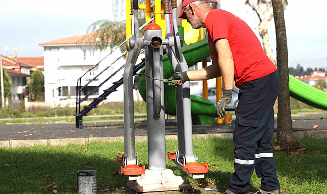 Erenler Belediyesi park ve bahçelerde çalışmalarını sürdürüyor