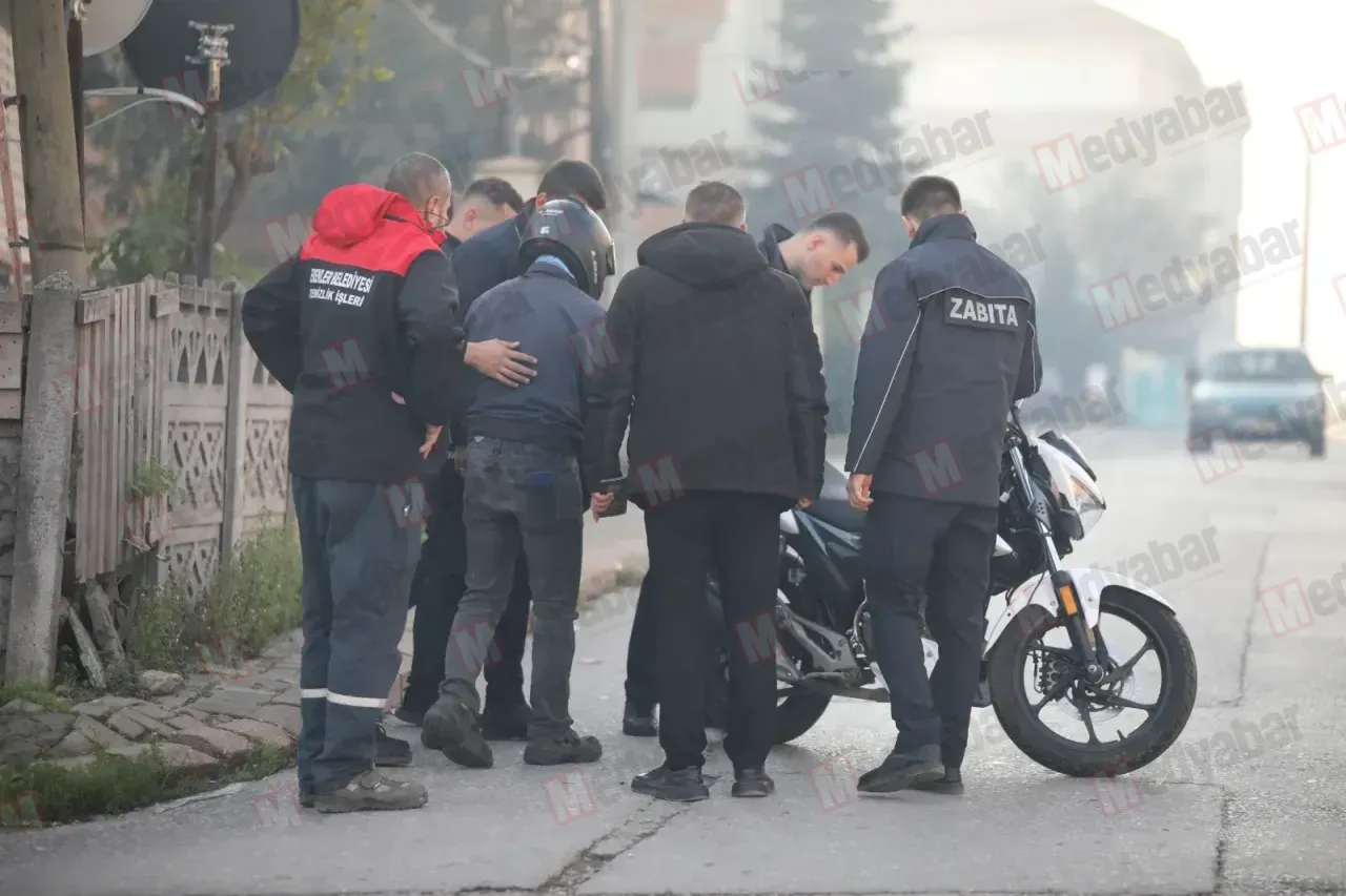 Erenler'de motosiklet ve otomobil çarpıştı