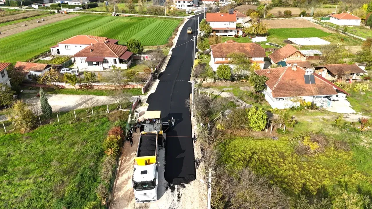 Erenler'de o cadde asfaltla buluştu!