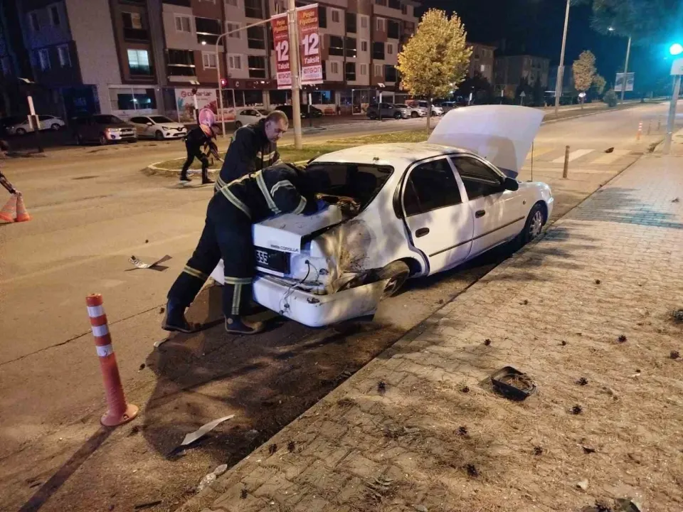 Erzincan’da iki otomobil çarpıştı, 1 kişi yaralandı