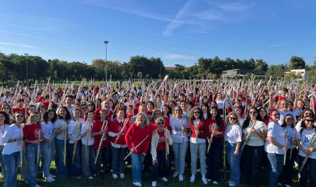 Esenler'de 500 flütçü rekor için aynı anda çaldı