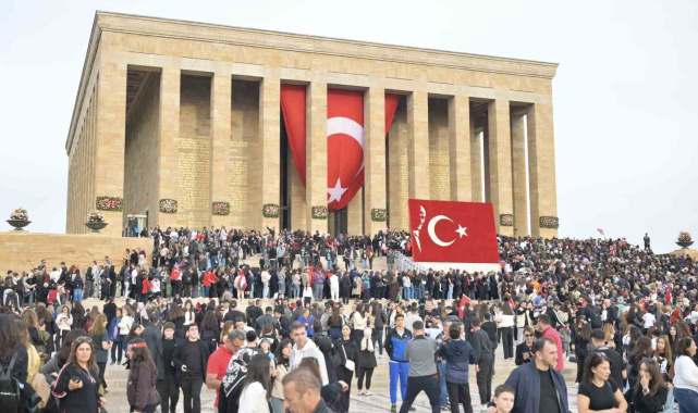 Esenyurtlu gençler Anıtkabir'i ziyaret etti