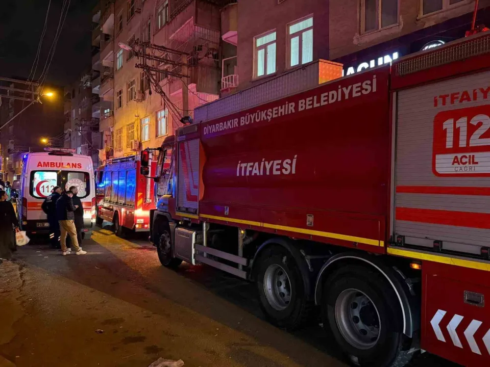 Eşiyle tartıştı, evini ateşe verdi