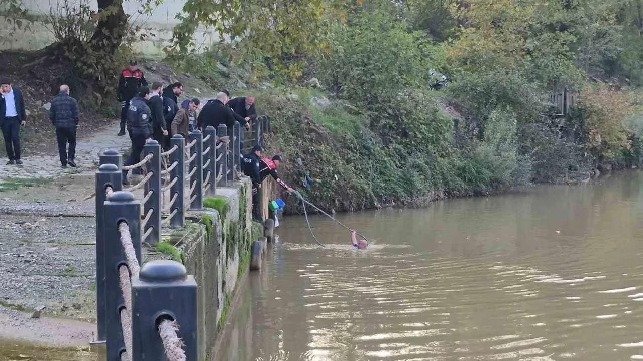 Eşiyle tartıştı, ırmağa atladı