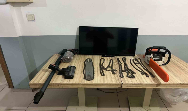 Evde buldukları her şeyi çaldılar: 2 tutuklama