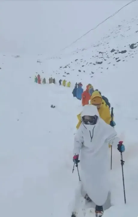 Everest’teki kar fırtınası nedeniyle bin kişi dağda mahsur kaldı