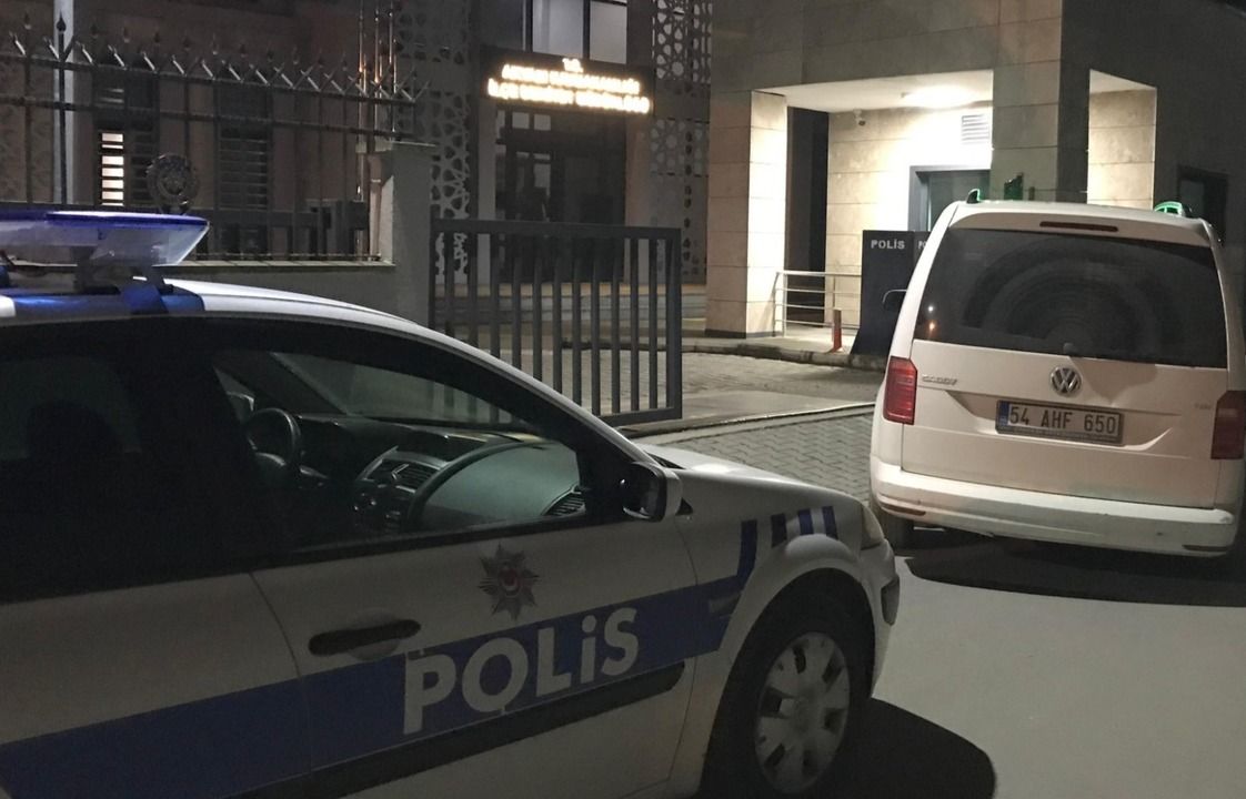 Evini uyuşturucu imalathanesine çevirmiş!