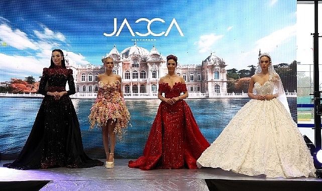 Evlilik Fuarı'nda gelinlik defilesi büyüledi