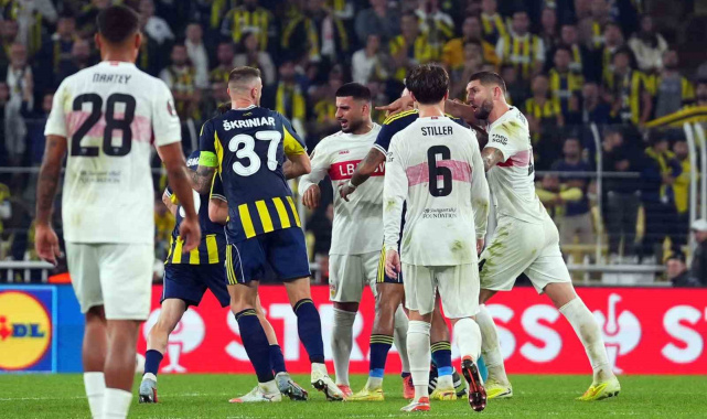 Fenerbahçe- Stuttgart maçında son düdük çaldı, ortalık karıştı
