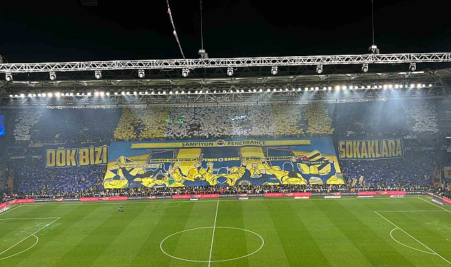 Fenerbahçeli taraftarlardan derbiye özel koreografi