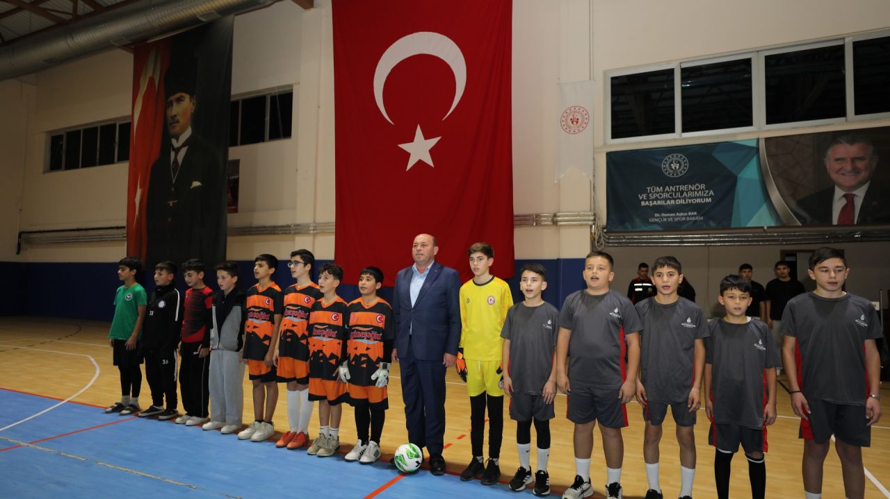 Ferizli’de futsal turnuvası başladı