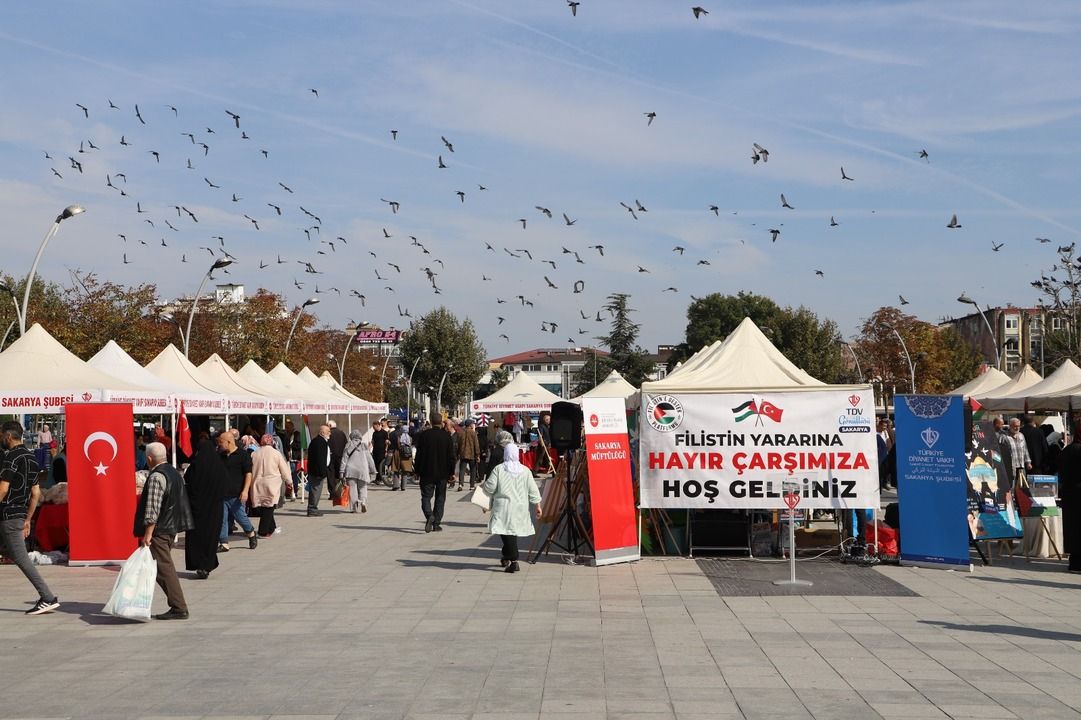 Filistin için Sakarya’da anlamlı dayanışma! Hayır çarşısına yoğun ilgi