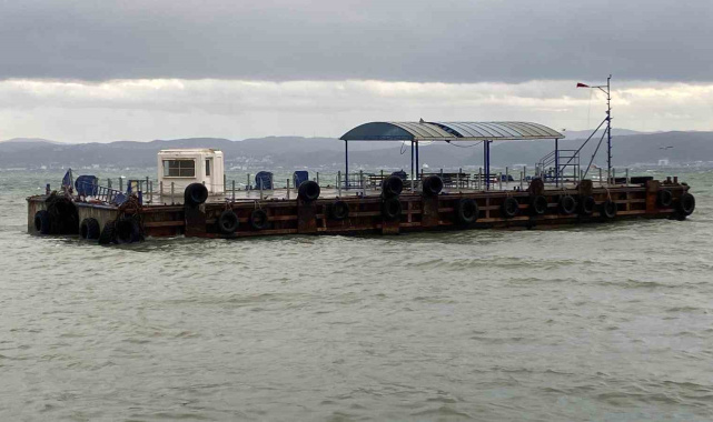 Fırtına sebebiyle Eskihisar-Topçular feribot seferleri durduruldu