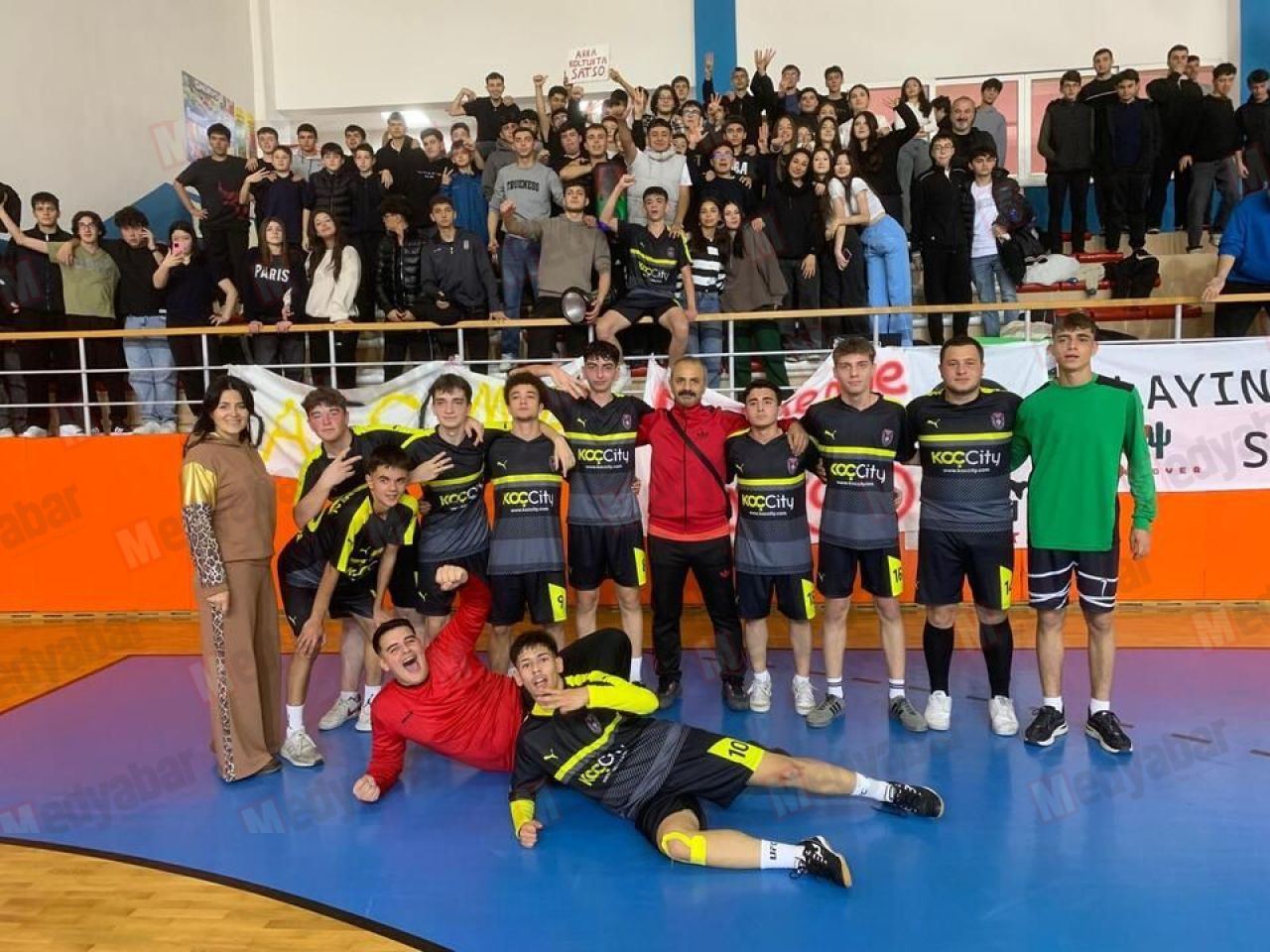 Futsalda grup maçları nefesleri kesiyor