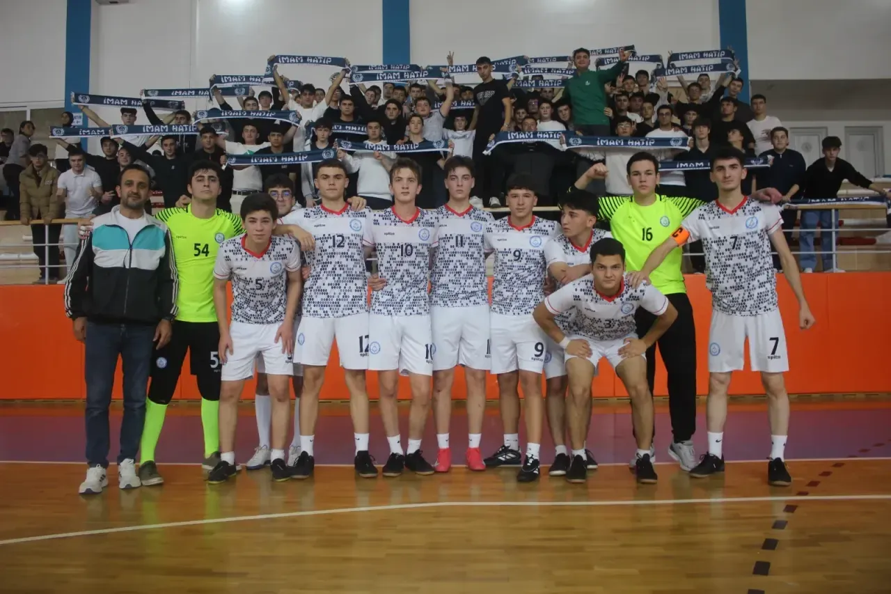 Futsalın heyecanı sahaya sığmıyor