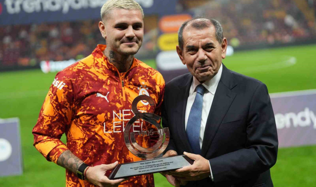 Galatasaray'da 100. maçına çıkan Mauro Icardi'ye plaket verildi