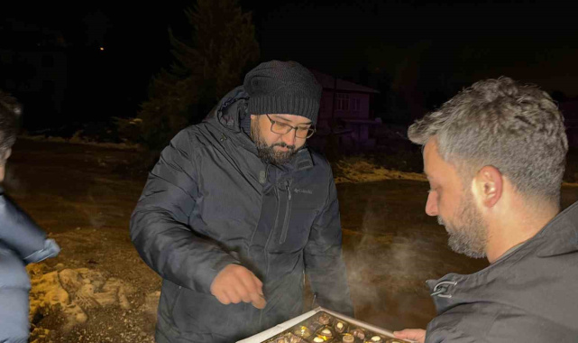 Gazetecilerden polislere yeni yıl sürprizi