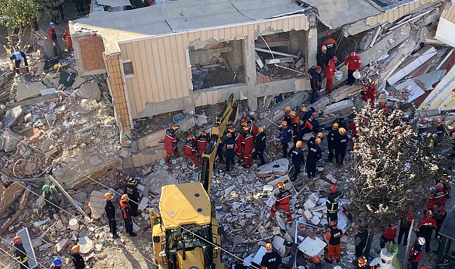 Gebze'de çöken binada enkaz altında kalan aile fertlerinin kimlikleri belli oldu