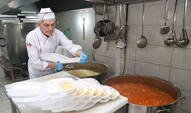 Gebze'deki aşevinden ayda 7 bin 800 öğün sıcak yemek