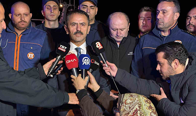 Gemiden tahliye edilen 25 personel tedbiren hastaneye götürüldü