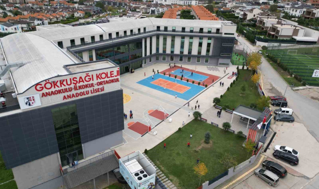 Gökkuşağı Koleji'nde çifte gurur