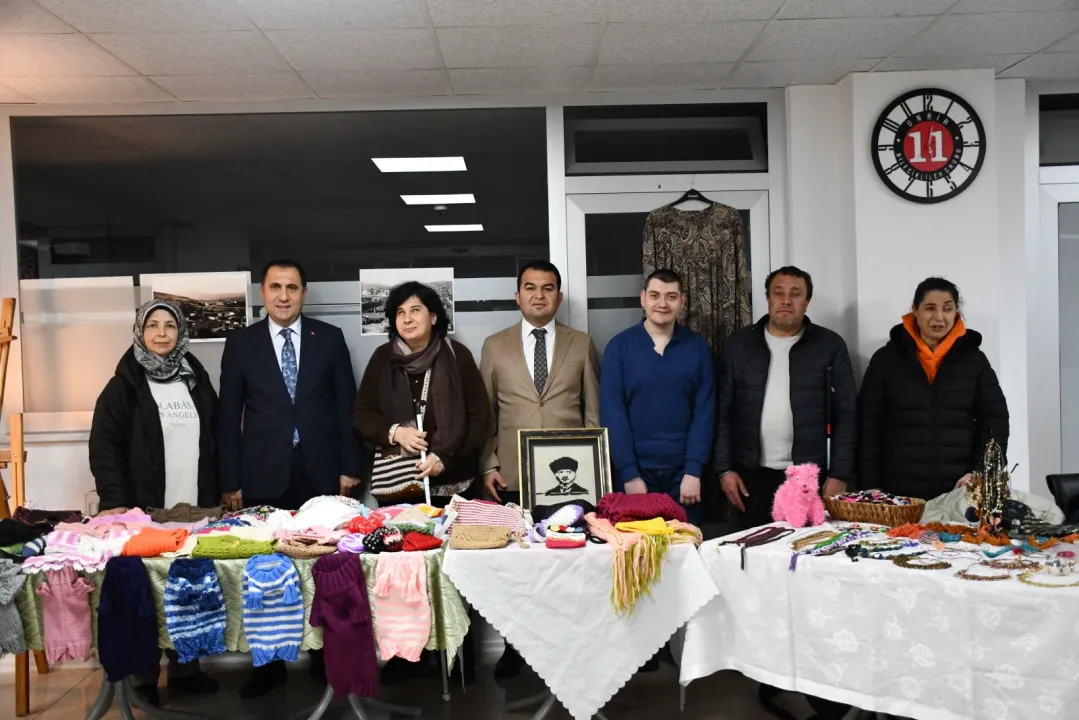 Görme engelliler sergi açtı