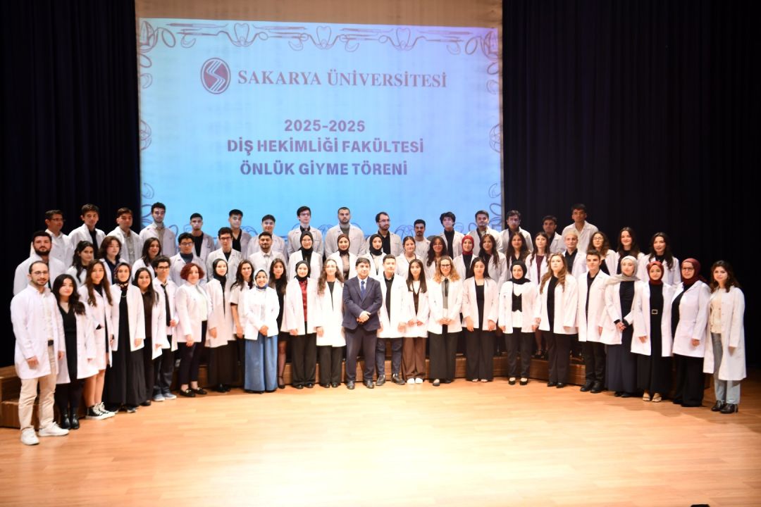 Gülümsemelerin geleceği SAÜ’de beyaz önlükle başladı