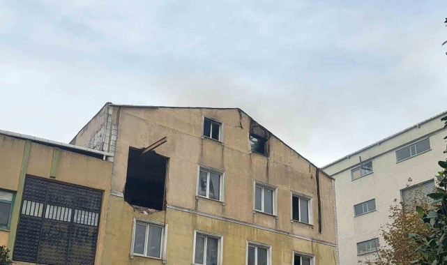 Güngören'de tekstil fabrikası alev alev yandı: O anlar kamerada