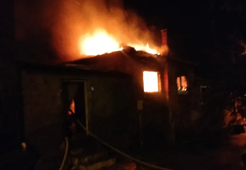 Havran’da bağevinde çıkan yangını itfaiye ekipleri söndürdü